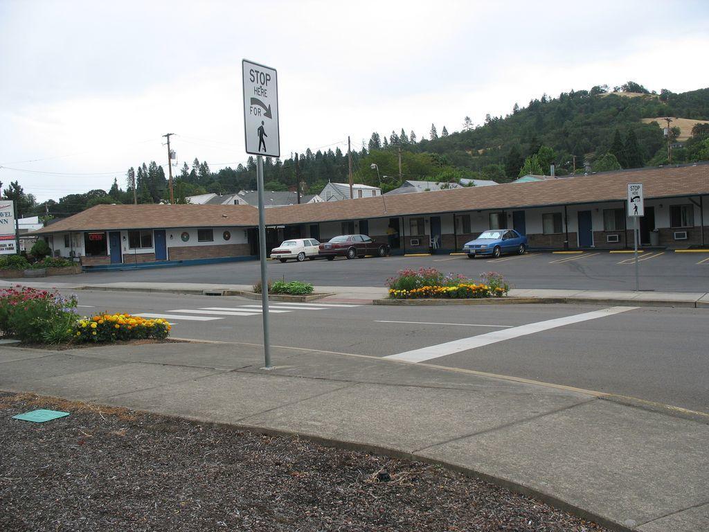 Travel Inn Roseburg Esterno foto